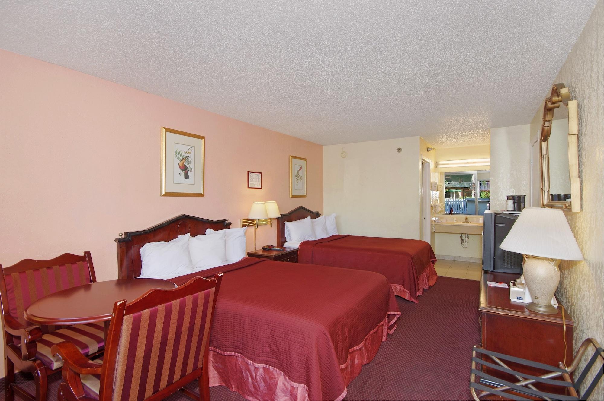 Howard Johnson By Wyndham Tropical Palms Кисими Екстериор снимка