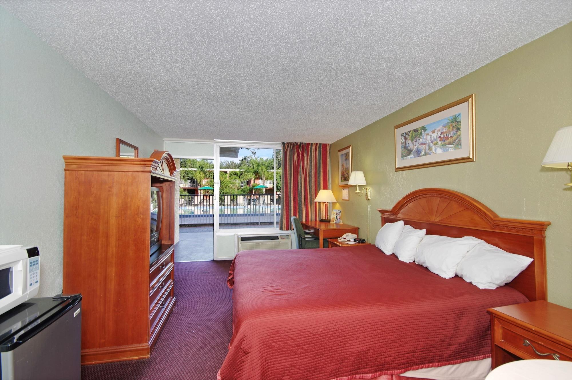 Howard Johnson By Wyndham Tropical Palms Кисими Екстериор снимка