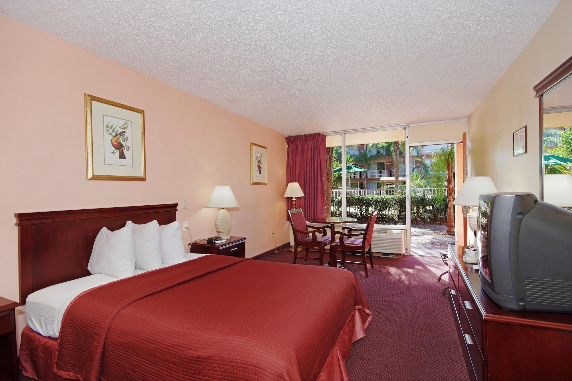Howard Johnson By Wyndham Tropical Palms Кисими Екстериор снимка
