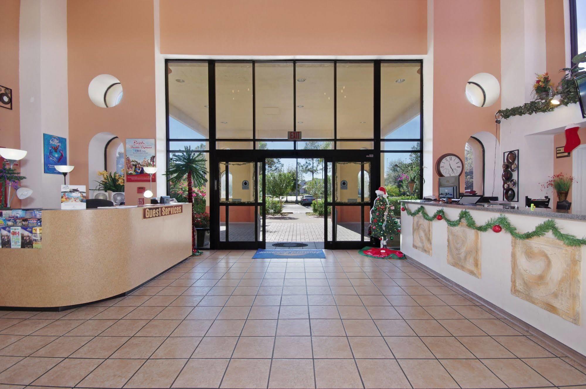 Howard Johnson By Wyndham Tropical Palms Кисими Екстериор снимка